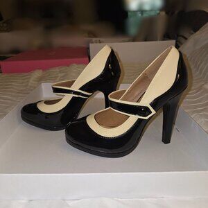 Vintage Black and Cream Platform Heels Pumps